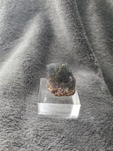 Charger l'image dans la galerie, Fluorite verte - violette de Namibie pierre de collection