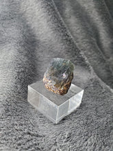 Charger l'image dans la galerie, Fluorite verte - violette de Namibie pierre de collection