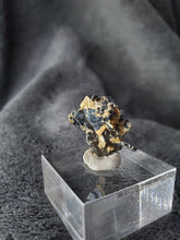 Charger l'image dans la galerie, Rutile sur Hématite du Brésil pierre de collection