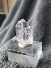 Charger l'image dans la galerie, Quartz/Améthyste Enhydro à inclusions d'Hématite pierre de collection