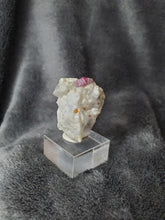 Charger l'image dans la galerie, Rubis sur Calcite avec un peu de Pyrite et Muscovite d'Afghanistan pierre de collection