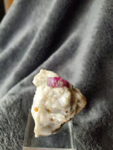Charger l'image dans la galerie, Rubis sur Calcite avec un peu de Pyrite et Muscovite d'Afghanistan pierre de collection
