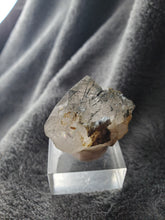 Charger l'image dans la galerie, Quartz à inclusions de Tourmaline noire du Pakistan pierre de collection