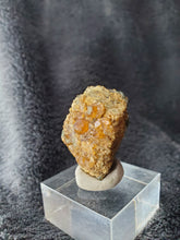 Charger l'image dans la galerie, Grenat Hessonite du Pakistan pierre de collection