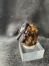 Charger l'image dans la galerie, Vésuvianite du Pakistan pierre de collection