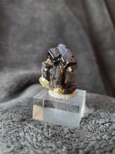 Charger l'image dans la galerie, Vésuvianite du Pakistan pierre de collection