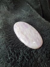 Charger l'image dans la galerie, Kunzite du Brésil cabochon
