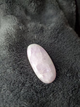 Charger l'image dans la galerie, Kunzite du Brésil cabochon