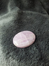 Charger l'image dans la galerie, Kunzite du Brésil cabochon