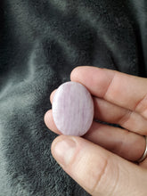 Charger l'image dans la galerie, Kunzite du Brésil cabochon