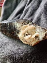 Charger l'image dans la galerie, Quartz fumé et Feldspath (Pierre de Lune) de Madagascar pierre de collection