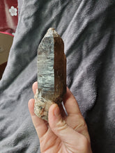 Charger l'image dans la galerie, Quartz fumé et Feldspath (Pierre de Lune) de Madagascar pierre de collection