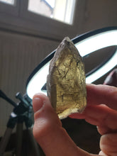 Charger l'image dans la galerie, Quartz Fumé De Madagascar pierre de collection