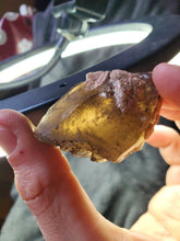 Charger l'image dans la galerie, Quartz fumé et Feldspath (Pierre de Lune) de Madagascar pierre de collection