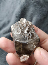 Charger l'image dans la galerie, Quartz fumé et Feldspath (Pierre de Lune) de Madagascar pierre de collection