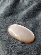Charger l'image dans la galerie, Pierre de Lune/Pierre de Soleil d'Inde cabochon
