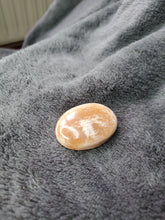 Charger l'image dans la galerie, Pierre de Soleil de Tanzanie cabochon