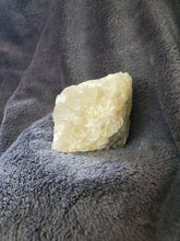 Charger l'image dans la galerie, Fluorite de Fontsante France pierre de collection