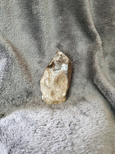 Charger l'image dans la galerie, Quartz fumé et Feldspath (Pierre de Lune) de Madagascar pierre de collection