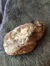 Charger l'image dans la galerie, Quartz fumé et Feldspath (Pierre de Lune) de Madagascar pierre de collection