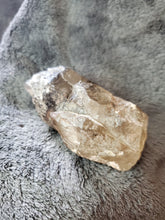 Charger l'image dans la galerie, Quartz fumé et Feldspath (Pierre de Lune) de Madagascar pierre de collection