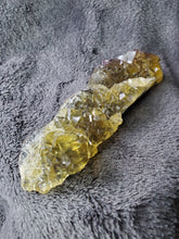 Charger l'image dans la galerie, Fluorite jaune de Namibie pierre de collection