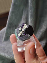 Charger l'image dans la galerie, Fluorite violette Parquet Pattern et Quartz de Namibie pierre de collection