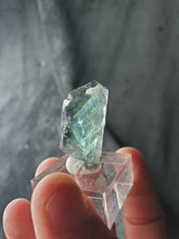 Charger l'image dans la galerie, Fluorite verte - bleue de Namibie pierre de collection