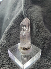 Charger l'image dans la galerie, Quartz à inclusions d'Hématite de Namibie pierre de collection