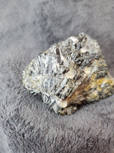Charger l'image dans la galerie, Quartz et Tourmaline noire de France pierre de collection