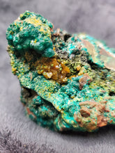 Charger l'image dans la galerie, Dioptase, Mimétite, Wulfénite et Duftite du Congo pierre de collection