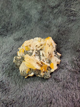 Charger l'image dans la galerie, Baryte, Wulfénite et Cérusite du Maroc pierre de collection