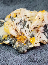 Charger l'image dans la galerie, Baryte, Wulfénite et Cérusite du Maroc pierre de collection
