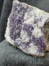 Charger l'image dans la galerie, Fluorite de Fontsante France pierre de collection