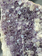 Charger l'image dans la galerie, Fluorite de Fontsante France pierre de collection