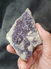 Charger l'image dans la galerie, Fluorite de Fontsante France pierre de collection