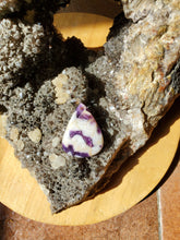 Charger l'image dans la galerie, Cabochon Améthyste d'Auvergne
