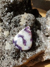 Charger l'image dans la galerie, Cabochon Améthyste d'Auvergne