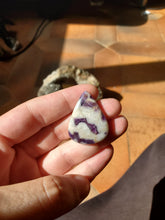 Charger l'image dans la galerie, Cabochon Améthyste d'Auvergne