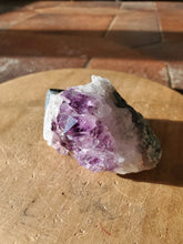 Charger l'image dans la galerie, Améthyste druse (Brésil) pierre brute