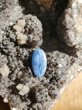 Charger l'image dans la galerie, Cabochon Cyanite