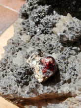 Charger l'image dans la galerie, Grenat Almandin (Pakistan) pierre de collection