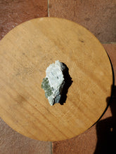 Charger l'image dans la galerie, Grenat Démantoïde (Pakistan) pierre de collection