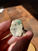 Charger l'image dans la galerie, Grenat Démantoïde (Pakistan) pierre de collection