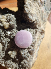Charger l'image dans la galerie, Cabochon Kunzite