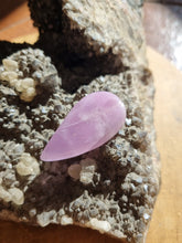 Charger l'image dans la galerie, Cabochon Kunzite