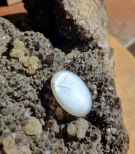 Charger l'image dans la galerie, Cabochon Pierre de Lune blanche