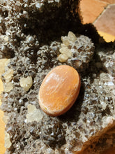 Charger l'image dans la galerie, Cabochon Pierre de soleil