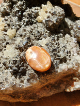 Charger l'image dans la galerie, Cabochon Pierre de soleil