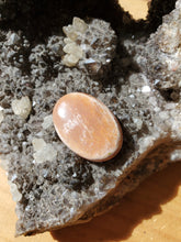 Charger l'image dans la galerie, Cabochon Pierre de soleil